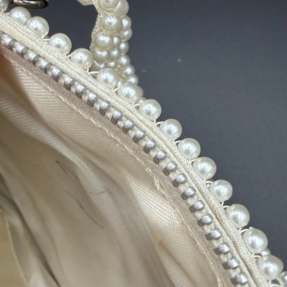 Elegant Pearl-Embellished Cream Handbag - Picture 11 of 11